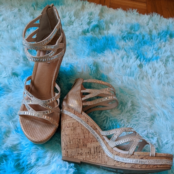 Stunning Rhinestone studded wedges - Picture 3 of 5